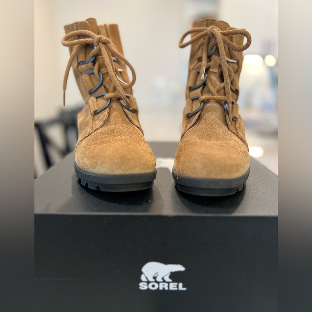 Girls Sorel lace up Joan of Arc suede boots